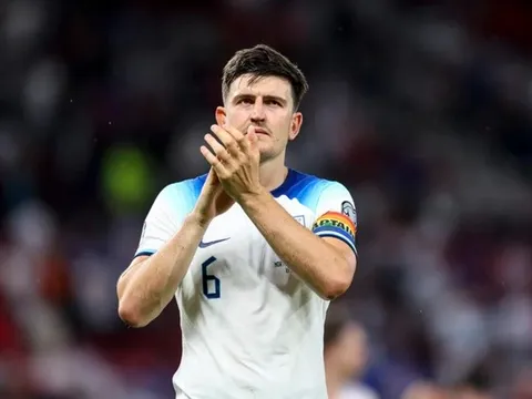 Man Utd hạ giá bán Maguire