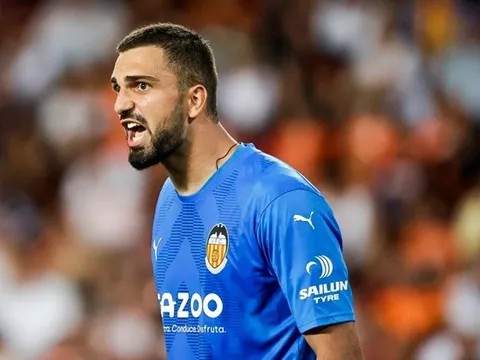 Man Utd và 3 CLB Premier League đấu đá vì 'tường thành' La Liga