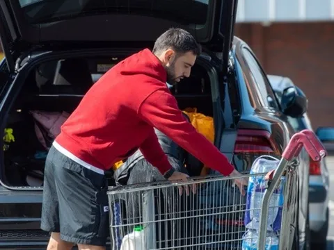 Man Utd vào top 4, Ten Hag và Bruno gây sốt ngoài phố