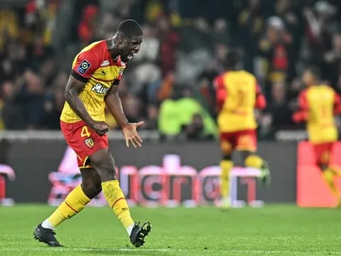 Man Utd 'xem giò' trung vệ 16 triệu tại Ligue 1