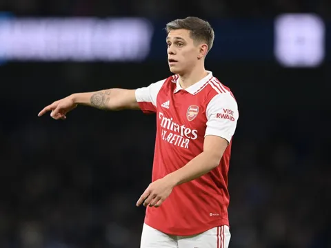 Sao Arsenal rời đội tuyển vì chấn thương