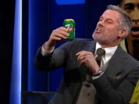 Carragher bị CĐV Man Utd 'troll' nhiệt tình sau thất bại trước Bournemouth