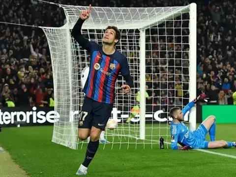 Man Utd gửi đề nghị chiêu mộ Alonso