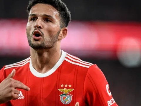 Man Utd lên kế hoạch cho sát thủ đang gây bão trên TTCN