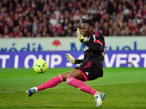 Cựu thủ môn tuyển Pháp ký hợp đồng mới