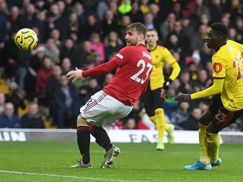 Man Utd vừa thua Watford, sao Newcastle gửi 'chiến thư' hùng hồn