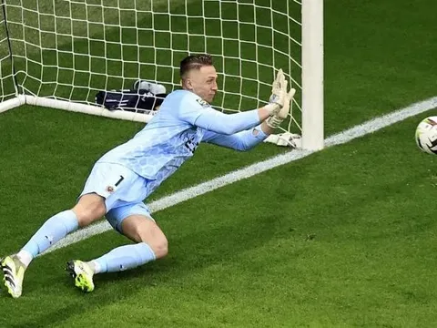 Real Madrid tranh mua thủ môn đang lên với Man United
