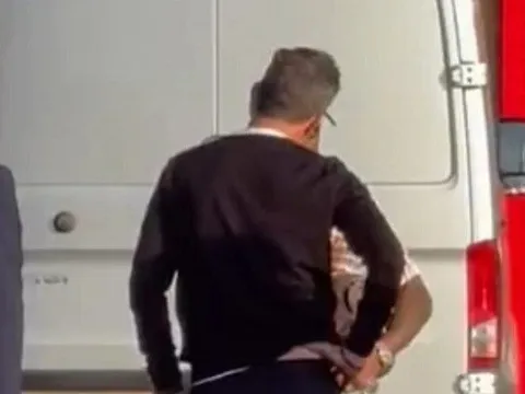 HLV Fulham kéo sao M.U ra nói chuyện riêng