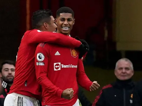 Micah Richards chỉ trích 'quyết định gây sốc' ở derby Manchester