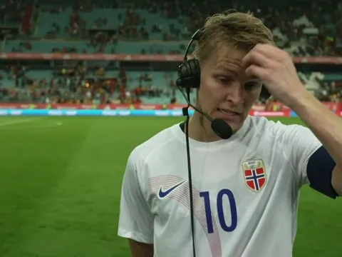 Bị sao Man City triệt hạ, Odegaard bực tức đòi penalty