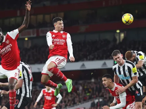 Gary Neville ca ngợi sao Arsenal