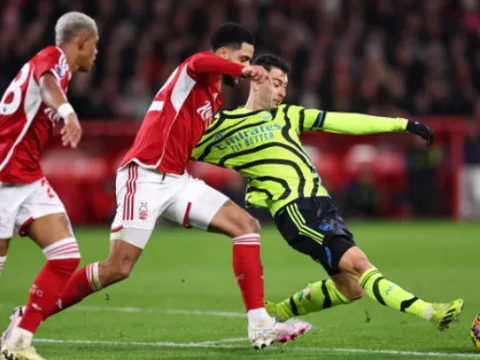 HLV Nottingham nêu phẩm chất đáng gờm của Arsenal