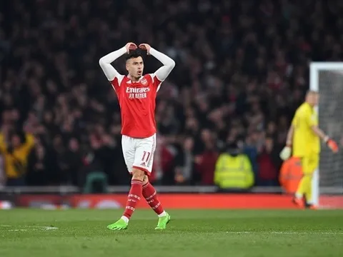 Richards khuyên City thay đổi để đối phó cầu thủ 'đáng sợ' của Arsenal