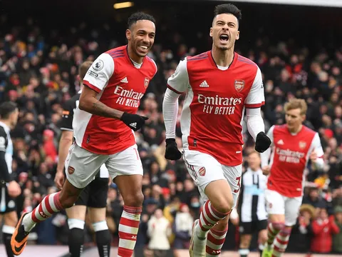 Martinelli rực sáng, Aubameyang gửi ngay thông điệp