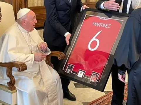 Martinez có hành động đẳng cấp vì chiếc áo đấu Man Utd