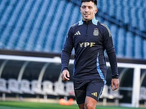 Martinez mang cú hích cho Man Utd