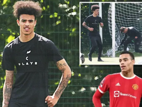 Mason Greenwood lần đầu tiên xuất hiện trên sân tập