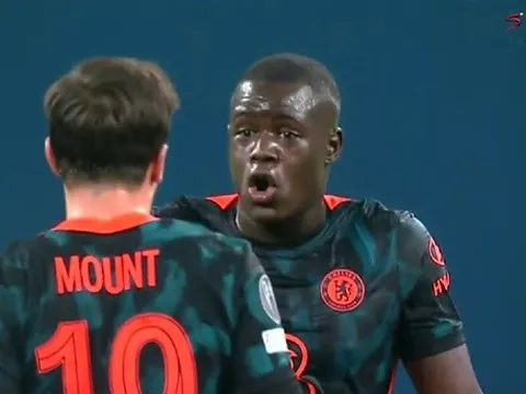 Mason Mount chất vấn Malang Sarr