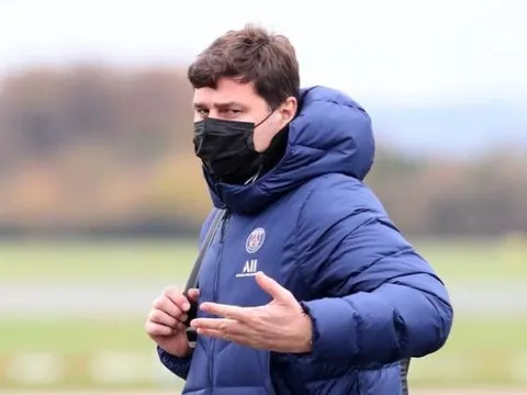 Mauricio Pochettino bất ngờ ký tên lên áo đấu Man Utd