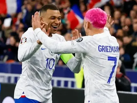 Mbappe nhấp nhả tinh quái, biến hàng thủ Hà Lan thành trò hề