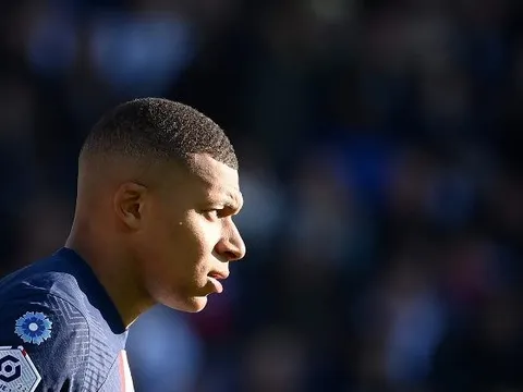 Mbappe bất mãn vì điều Messi, Neymar chưa từng gặp phải