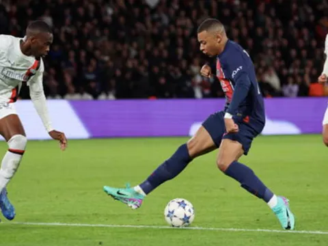 Mbappe đảo chân như rang lạc, PSG vươn lên ngôi đầu