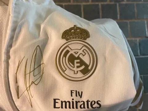 Mbappe giành Quả bóng vàng Dubai, ký vào áo Real Madrid