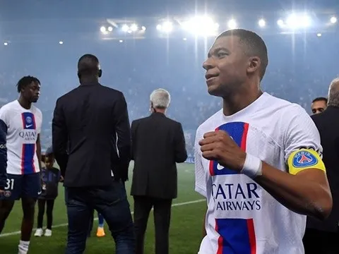 Mbappe hành động đẳng cấp với nữ cổ động viên