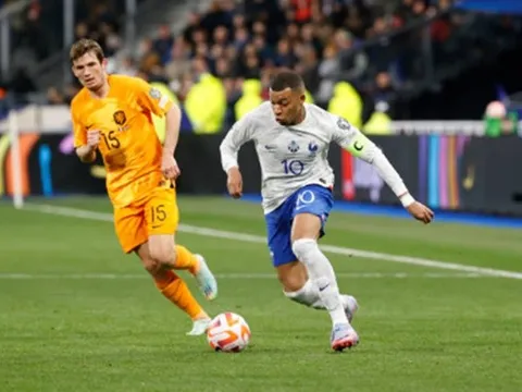 Mbappe rực sáng, Deschamps nói 1 lời về tấm băng thủ quân