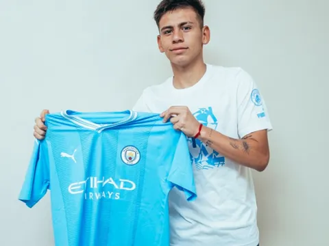 CHÍNH THỨC! Man City chiêu mộ 'Messi mới'