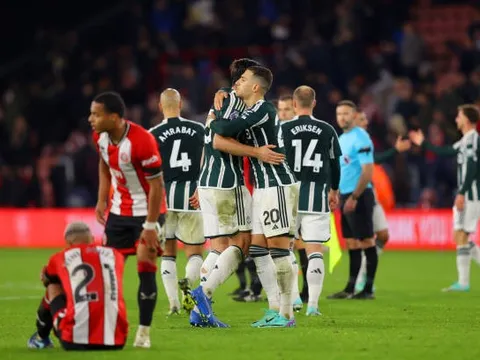 McTominay tạo "cú twist", M.U thắng nhờ siêu phẩm