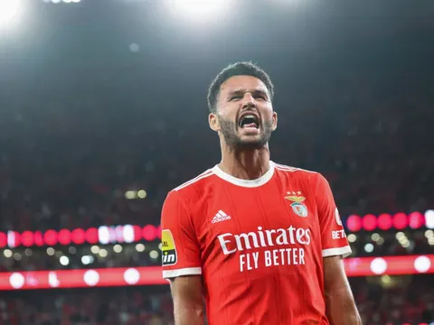 Mendes mang chân sút 80 triệu bảng đến 4 đội bóng Premier League