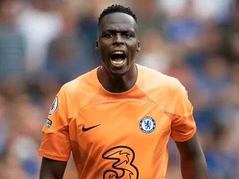 2 ngôi sao cân nhắc rời Chelsea