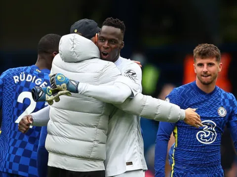 Mendy chứng minh Ferdinand đã nhận định đúng