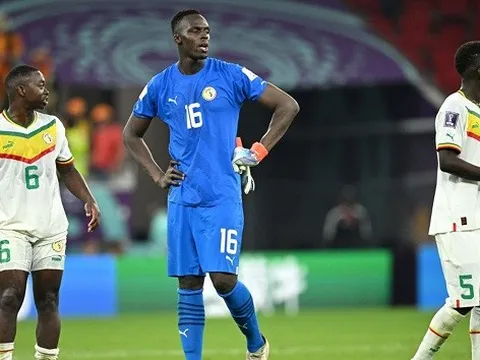 Roy Keane chê bai Edouard Mendy