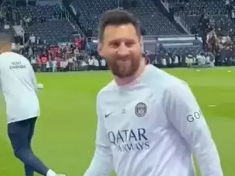 Phản ứng của Messi khi được gọi là nhà vô địch thế giới