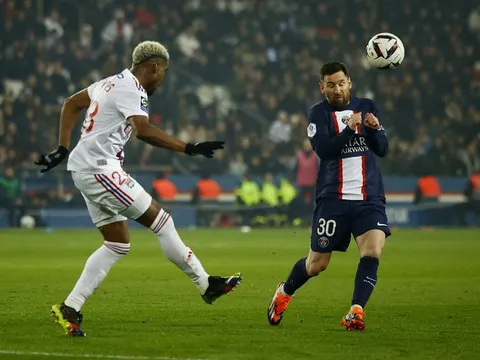 Bữa ăn tối của gia đình Messi, Beckham gián đoạn với một người khách bị thương