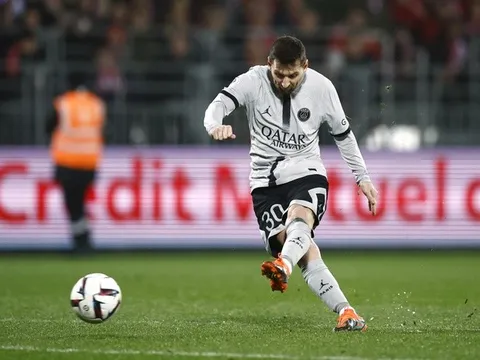 Messi từ chối bến đỗ đầu tiên