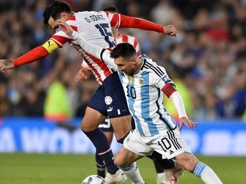 Quyết định táo bạo, Messi làm rung chuyển khung thành