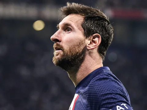 Messi bất đồng với Barca