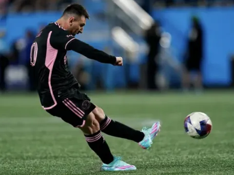 Messi đóng sập cánh cửa tái hợp Barca