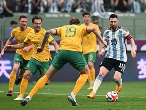 Messi gây choáng giữa vòng vây tuyển Úc