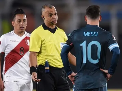 Messi phẫn nộ, chỉ trích trọng tài người Brazil sau trận thắng Peru