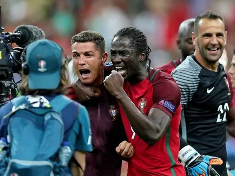 Messi sắp chung số phận với "cứu tinh" của Ronaldo?