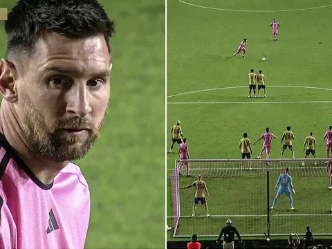 Messi suýt ghi siêu phẩm ngày ra quân mùa giải mới