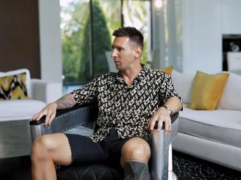 Messi "trách móc" PSG, hé lộ mối quan hệ với Mbappe