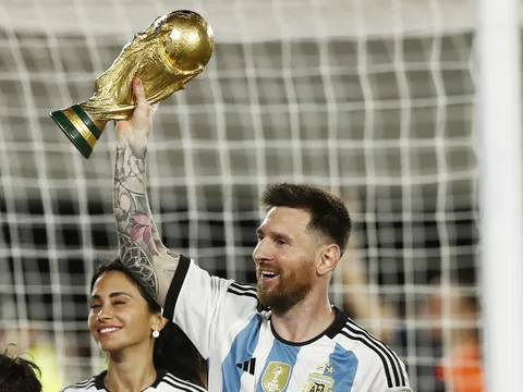 Messi trở lại Barca: Nhà vô địch thế giới bị lợi dụng