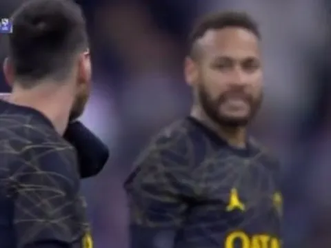 Messi từ chối đá phạt đền trước đội của Ronaldo