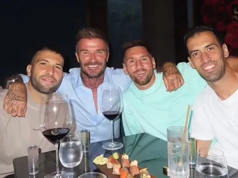 Messi và vợ tiệc tùng vui hết cỡ với Beckham, Busquets và Alba