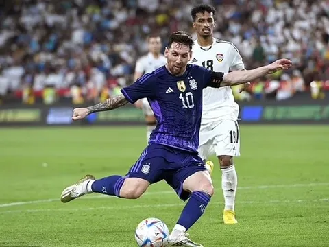 Messi vung chân khiến UAE dậy sóng